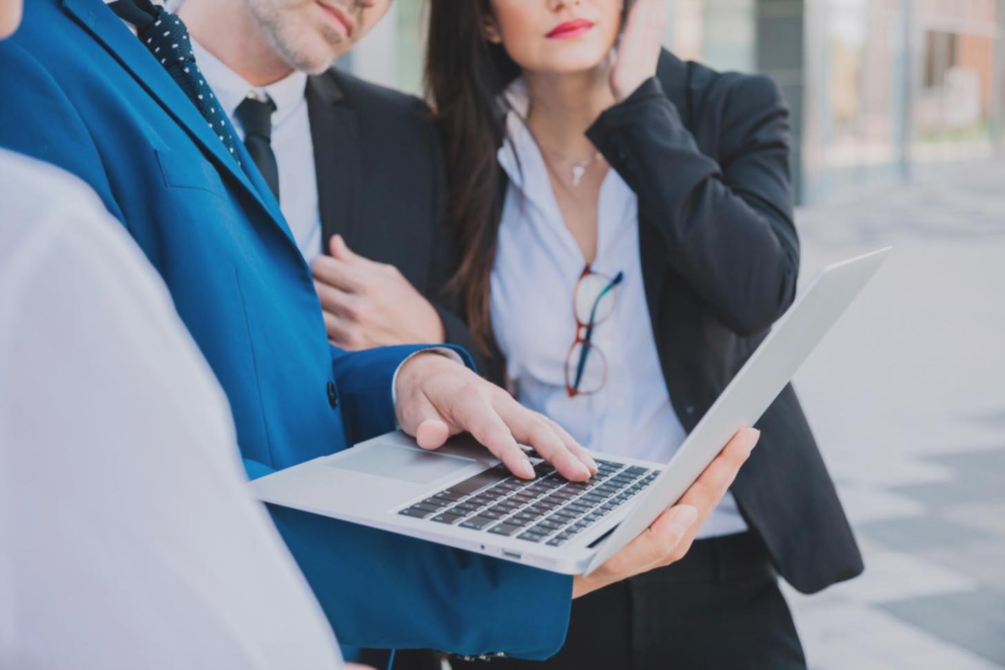 Financial data visualization on screen