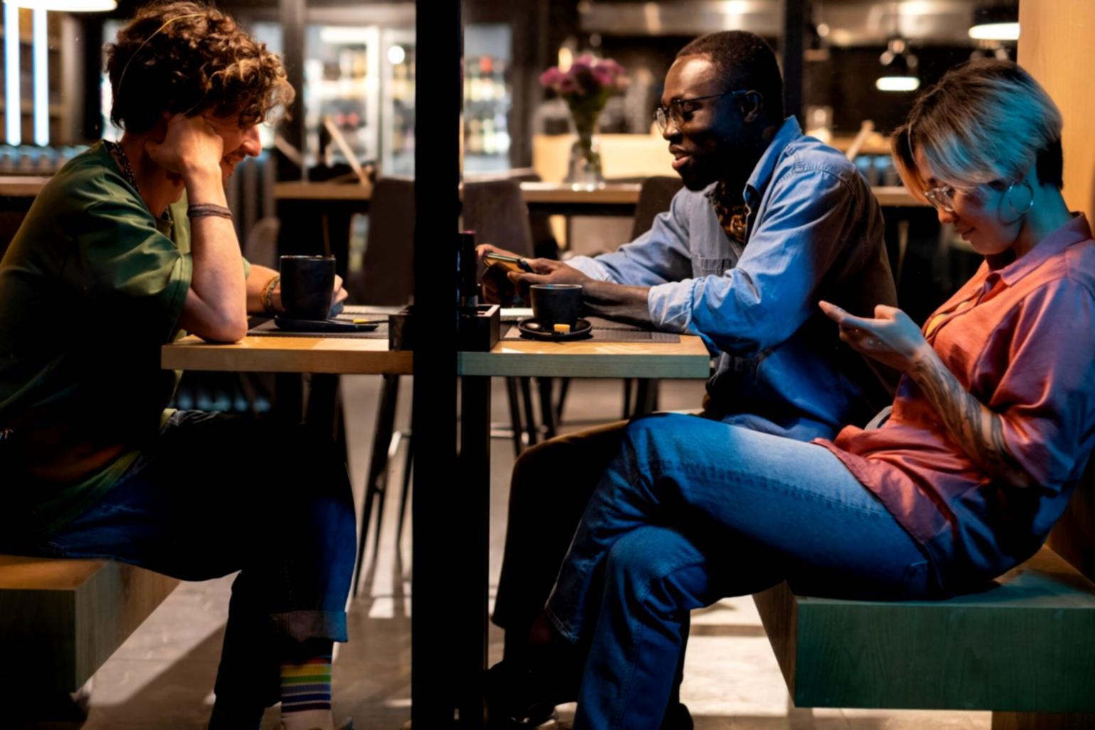 Collaborative learning environment for financial education